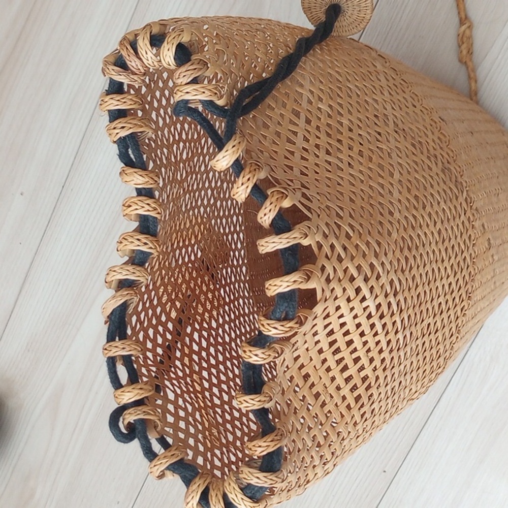 Unique Rattan Backpack from the Rainforest . - Picture 5 of 7